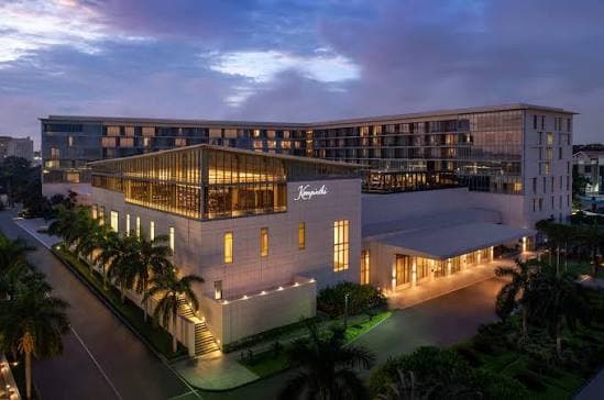 🇬🇭 Inside Ghana’s Most Iconic 5-Star Hotels in Accra: A Luxury Stay Experience Guide